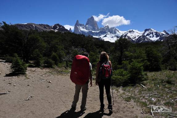 A caminho da Laguna de Los Tres, admirando as montanhas famosas do parque Los Glaciares, região de El Chaltén, no sul da patagonia argentina